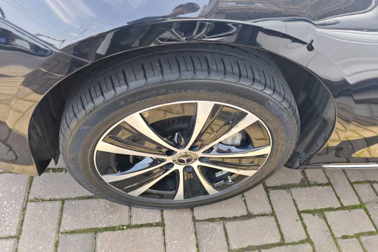 Used Mercedes-Benz E-Class New Energy 2022 Restyled E 350 e L Plug-in Hybrid Sports Sedan Exterior 4