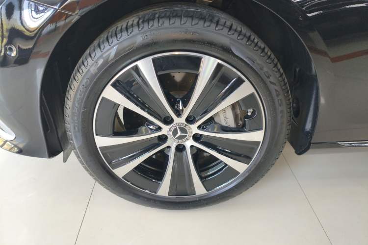 Used Mercedes-Benz E-Class New Energy 2022 Restyled E 350 e L Plug-in Hybrid Sedan Exterior 4
