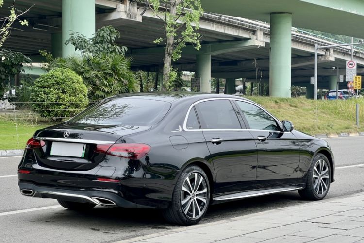 Used Mercedes-Benz E-Class New Energy 2022 Second Facelift E 350 e L Plug-in Hybrid Sedan Exterior 4