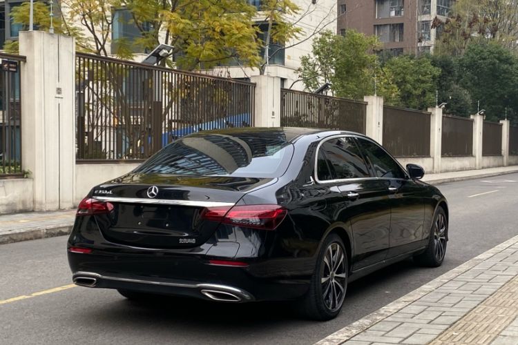 Used Mercedes-Benz E-Class New Energy 2022 Restyled E 350 e L Plug-in Hybrid Sedan Exterior 4
