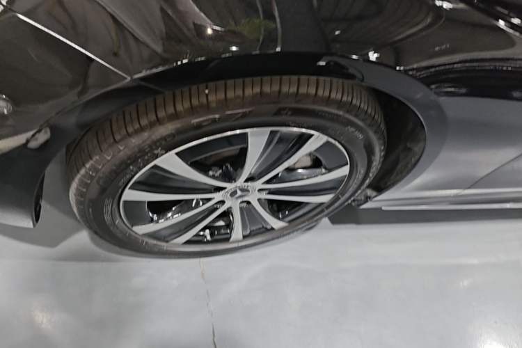 Used Mercedes-Benz E-Class New Energy 2022 Restyled E 350 e L Plug-in Hybrid Sports Sedan Exterior 4