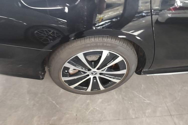 Used Mercedes-Benz E-Class New Energy 2022 E 350 e L Plug-in Hybrid Sports Sedan Exterior 5