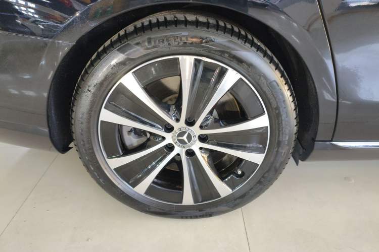 Used Mercedes-Benz E-Class New Energy 2022 Restyled E 350 e L Plug-in Hybrid Sedan Exterior 5