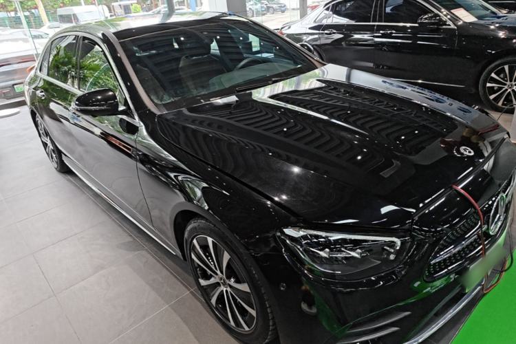Used Mercedes-Benz E-Class New Energy 2022 E 350 e L Plug-in Hybrid Sports Sedan Front Right 45 Deg