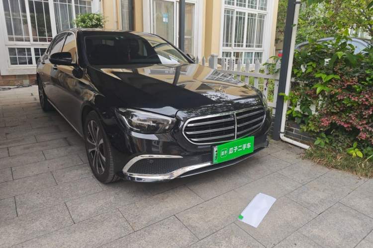 Used Mercedes-Benz E-Class New Energy 2022 Second Facelift E 350 e L Plug-in Hybrid Sports Sedan Front Right 45 Deg