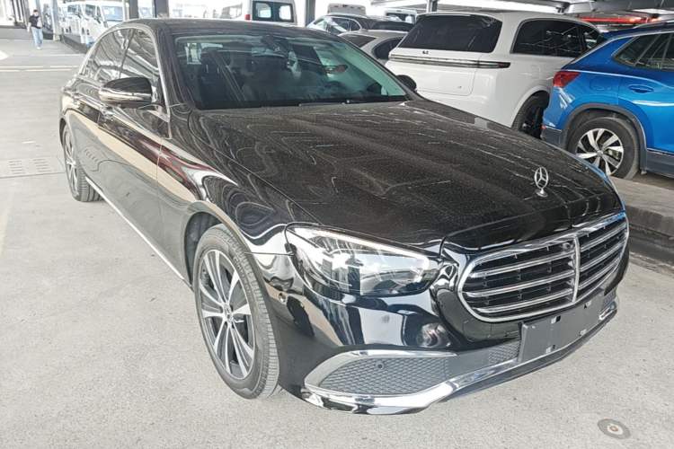 Used Mercedes-Benz E-Class New Energy 2022 Second Facelift E 350 e L Plug-in Hybrid Sedan Front Right 45 Deg