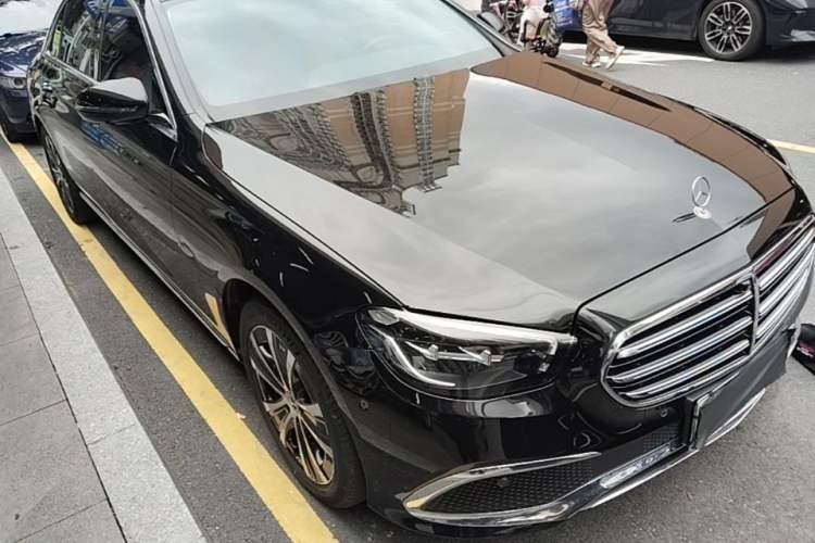 Used Mercedes-Benz E-Class New Energy 2022 Facelift E 350 e L Plug-in Hybrid Sedan Front Right 45 Deg