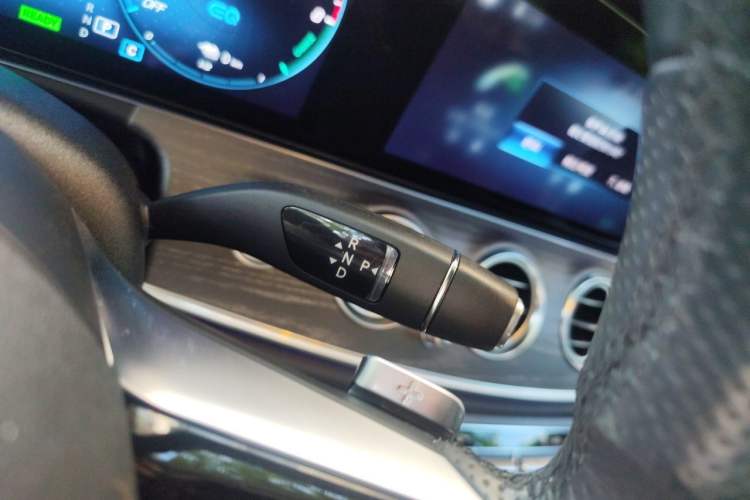 Used Mercedes-Benz E-Class New Energy 2022 Second Facelift E 350 e L Plug-in Hybrid Sports Sedan Gear Lever