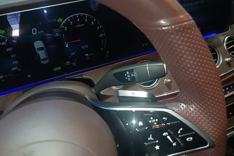 Used Mercedes-Benz E-Class New Energy 2022 Restyled E 350 e L Plug-in Hybrid Sports Sedan Gear Lever