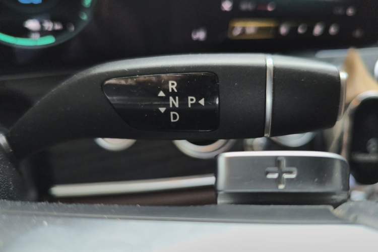 Used Mercedes-Benz E-Class New Energy 2022 E 350 e L Plug-in Hybrid Sports Sedan Gear Lever