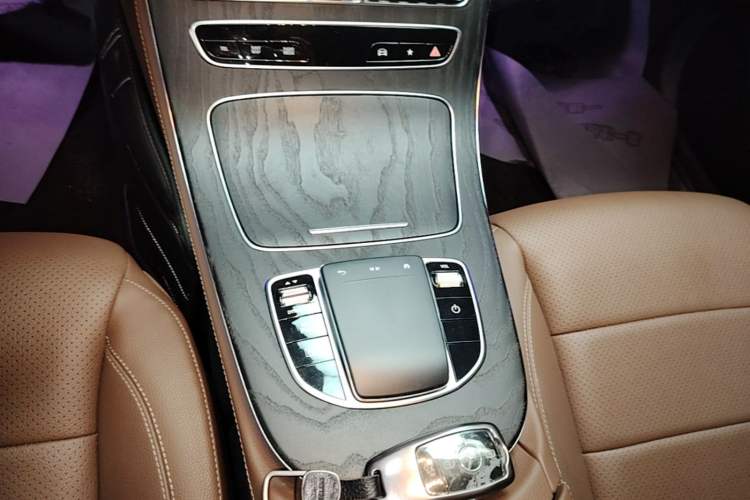 Used Mercedes-Benz E-Class New Energy 2022 E 350 e L Plug-in Hybrid Sports Sedan Gear Lever