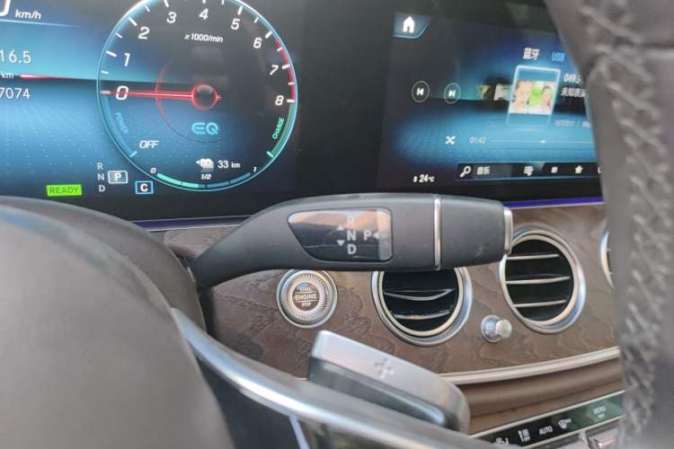 Used Mercedes-Benz E-Class New Energy 2022 Second Facelift E 350 e L Plug-in Hybrid Sports Sedan Gear Lever