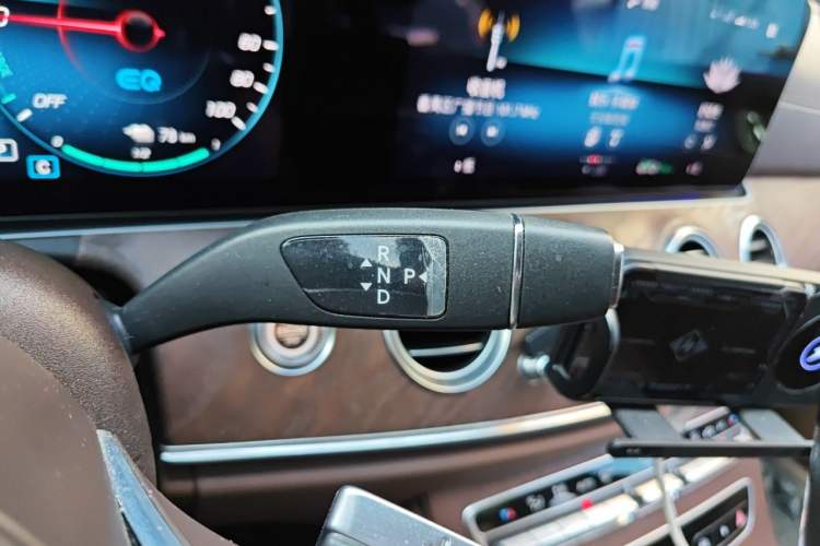 Used Mercedes-Benz E-Class New Energy 2022 Restyled E 350 e L Plug-in Hybrid Sedan Gear Lever