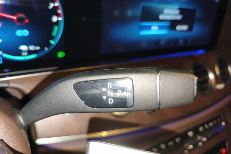 Used Mercedes-Benz E-Class New Energy 2022 Restyled E 350 e L Plug-in Hybrid Sedan Gear Lever
