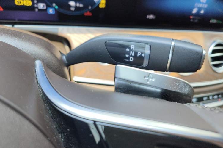 Used Mercedes-Benz E-Class New Energy 2022 Second Facelift E 350 e L Plug-in Hybrid Sports Sedan Gear Lever