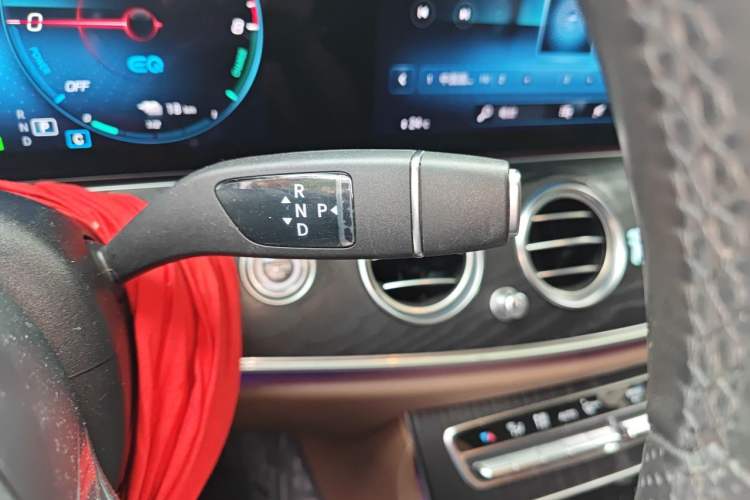 Used Mercedes-Benz E-Class New Energy 2022 Restyled E 350 e L Plug-in Hybrid Sports Sedan Gear Lever