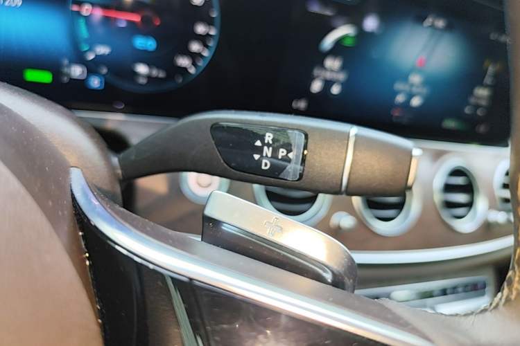 Used Mercedes-Benz E-Class New Energy 2022 Restyled E 350 e L Plug-in Hybrid Sedan Gear Lever