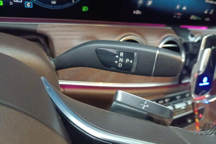 Used Mercedes-Benz E-Class New Energy 2022 Facelift E 350 e L Plug-in Hybrid Sedan Gear Lever