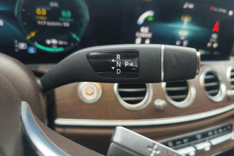 Used Mercedes-Benz E-Class New Energy 2022 Second Facelift E 350 e L Plug-in Hybrid Sports Sedan Gear Lever