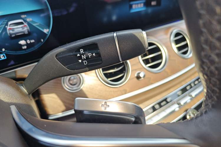 Used Mercedes-Benz E-Class New Energy 2022 Restyled E 350 e L Plug-in Hybrid Sports Sedan Gear Lever
