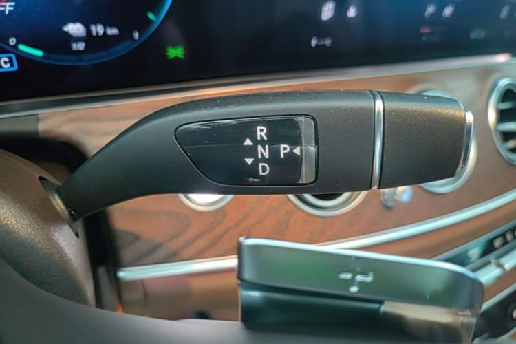 Used Mercedes-Benz E-Class New Energy 2022 E 350 e L Plug-in Hybrid Sports Sedan Gear Lever