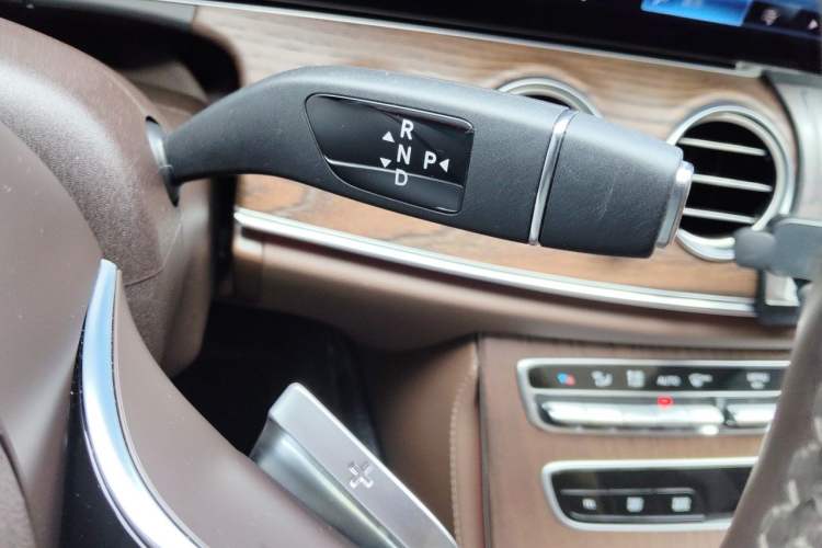 Used Mercedes-Benz E-Class New Energy 2022 Restyled E 350 e L Plug-in Hybrid Sedan Gear Lever