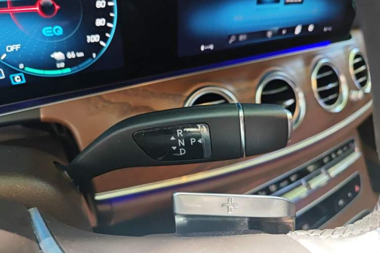 Used Mercedes-Benz E-Class New Energy 2022 Restyled E 350 e L Plug-in Hybrid Sports Sedan Gear Lever