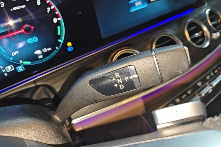 Used Mercedes-Benz E-Class New Energy 2022 Second Facelift E 350 e L Plug-in Hybrid Sports Sedan Gear Lever
