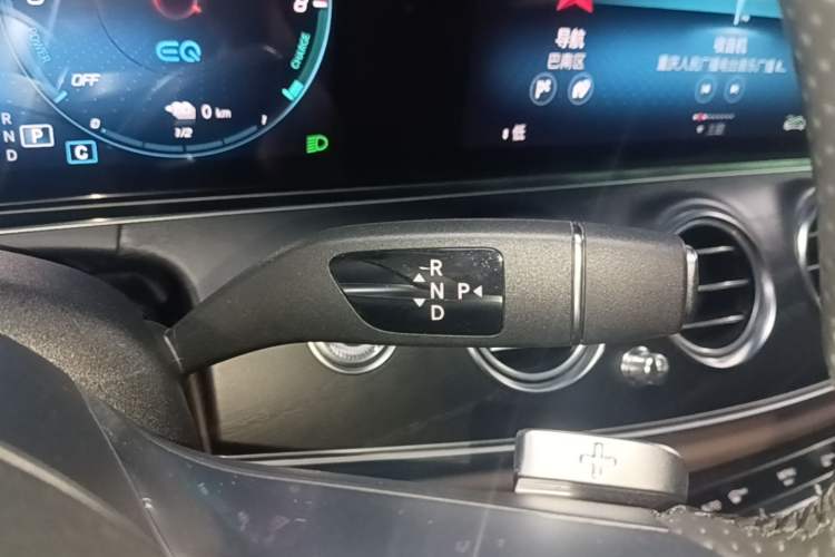 Used Mercedes-Benz E-Class New Energy 2022 Second Facelift E 350 e L Plug-in Hybrid Sports Sedan Gear Lever
