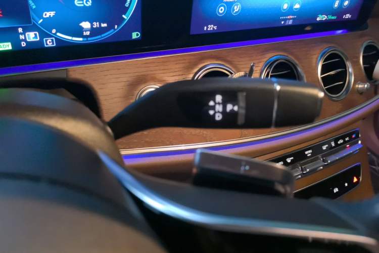 Used Mercedes-Benz E-Class New Energy 2022 Second Facelift E 350 e L Plug-in Hybrid Sedan Gear Lever