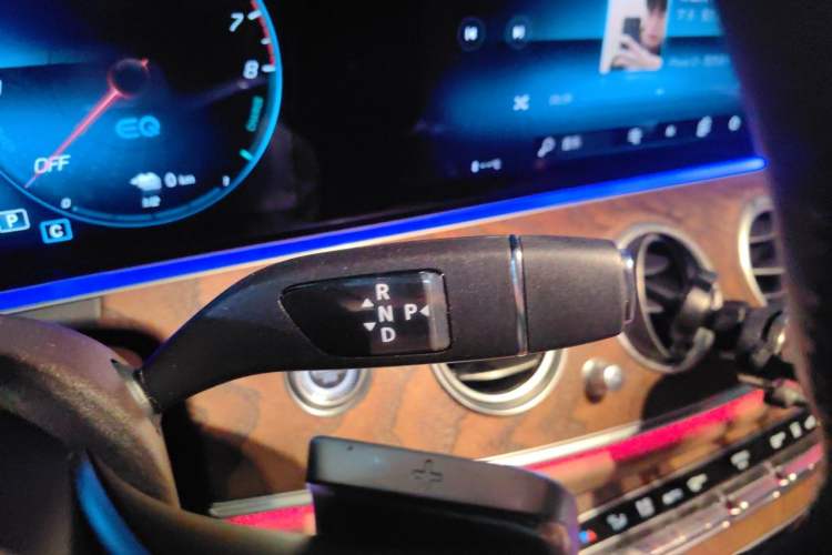 Used Mercedes-Benz E-Class New Energy 2022 E 350 e L Plug-in Hybrid Sports Sedan Gear Lever