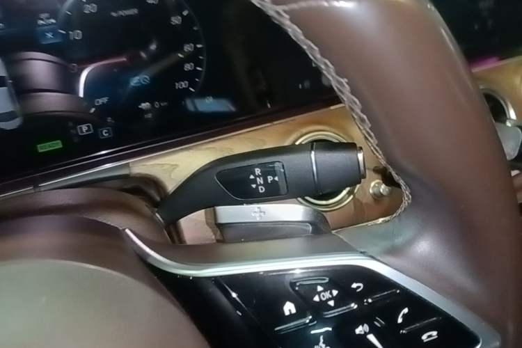 Used Mercedes-Benz E-Class New Energy 2022 Second Facelift E 350 e L Plug-in Hybrid Sedan Gear Lever