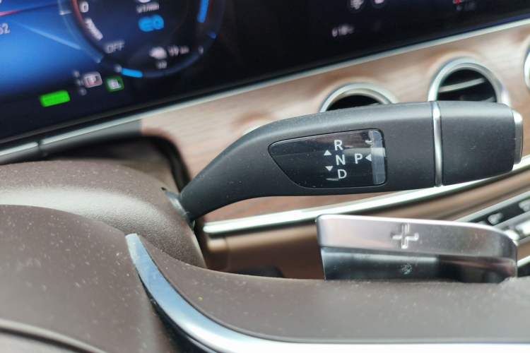 Used Mercedes-Benz E-Class New Energy 2022 Facelift E 350 e L Plug-in Hybrid Sedan Gear Lever
