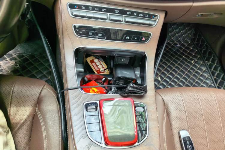 Used Mercedes-Benz E-Class New Energy 2022 Restyled E 350 e L Plug-in Hybrid Sports Sedan Gear Lever