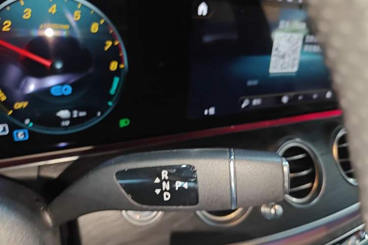 Used Mercedes-Benz E-Class New Energy 2022 Restyled E 350 e L Plug-in Hybrid Sports Sedan Gear Lever