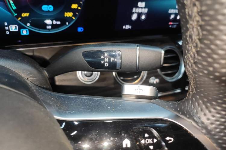 Used Mercedes-Benz E-Class New Energy 2022 Second Facelift E 350 e L Plug-in Hybrid Sports Sedan Gear Lever