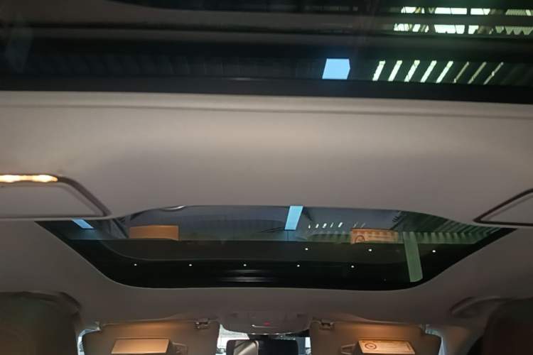 Used Mercedes-Benz E-Class New Energy 2022 Restyled E 350 e L Plug-in Hybrid Sports Sedan Headliner