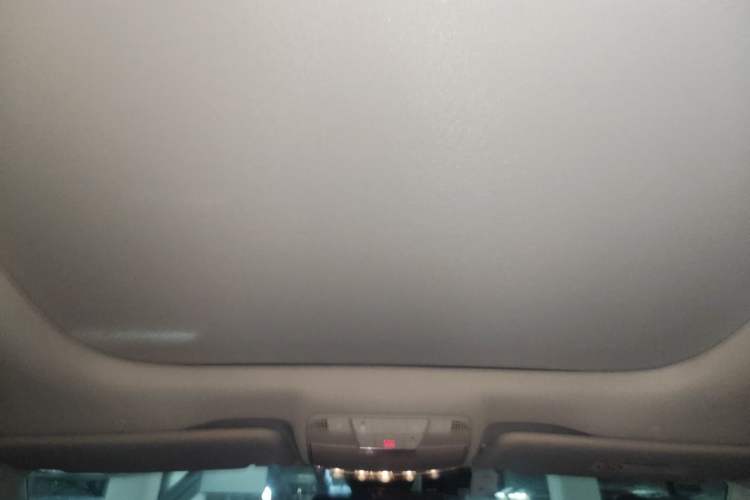 Used Mercedes-Benz E-Class New Energy 2022 E 350 e L Plug-in Hybrid Sedan Headliner