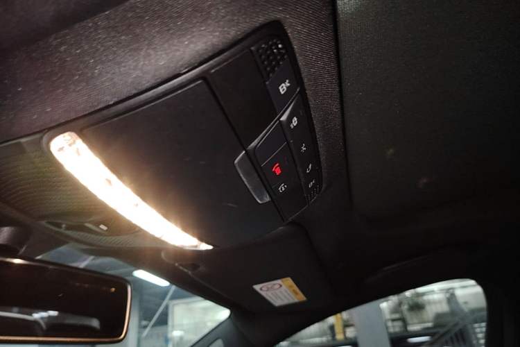 Used Mercedes-Benz E-Class New Energy 2022 E 350 e L Plug-in Hybrid Sports Sedan Headliner