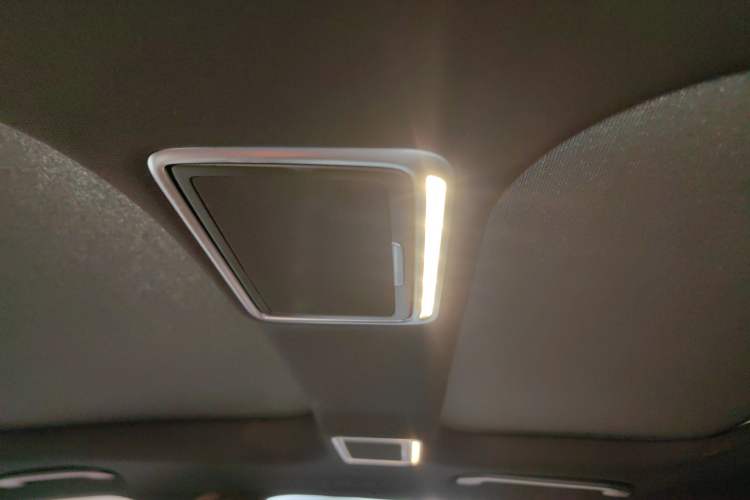 Used Mercedes-Benz E-Class New Energy 2022 Second Facelift E 350 e L Plug-in Hybrid Sports Sedan Headliner