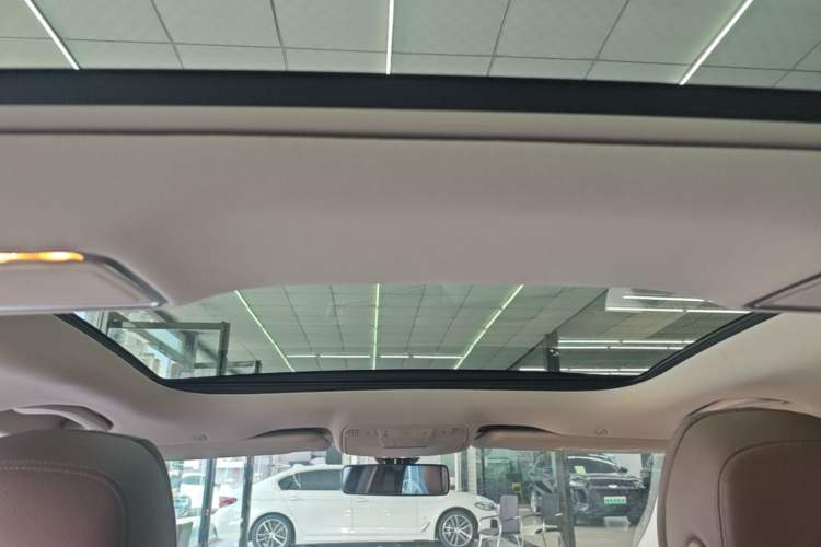 Used Mercedes-Benz E-Class New Energy 2022 Facelift E 350 e L Plug-in Hybrid Sedan Headliner