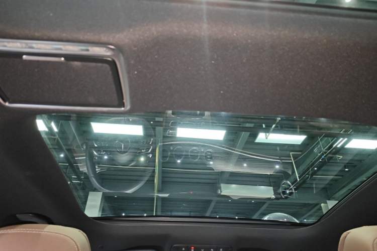 Used Mercedes-Benz E-Class New Energy 2022 E 350 e L Plug-in Hybrid Sports Sedan Headliner
