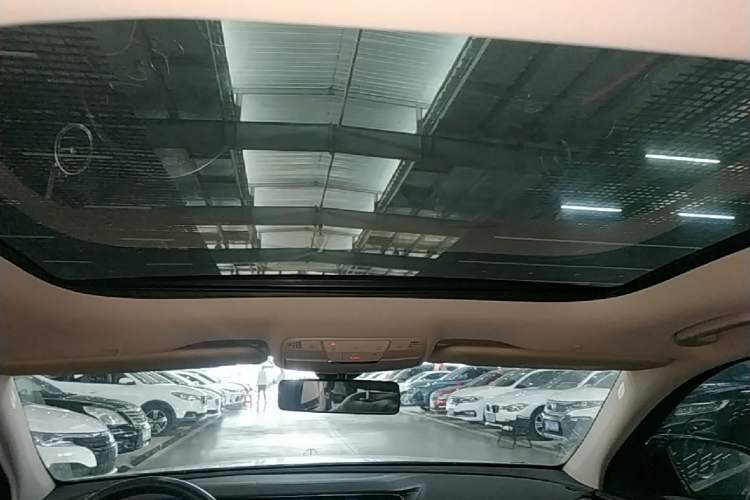Used Mercedes-Benz E-Class New Energy 2022 Restyled E 350 e L Plug-in Hybrid Sedan Headliner
