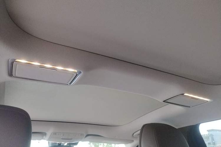 Used Mercedes-Benz E-Class New Energy 2022 Restyled E 350 e L Plug-in Hybrid Sedan Headliner