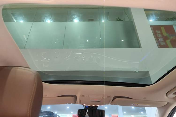 Used Mercedes-Benz E-Class New Energy 2022 Restyled E 350 e L Plug-in Hybrid Sedan Headliner