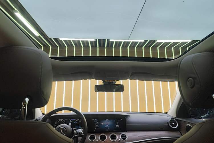 Used Mercedes-Benz E-Class New Energy 2022 Restyled E 350 e L Plug-in Hybrid Sedan Headliner