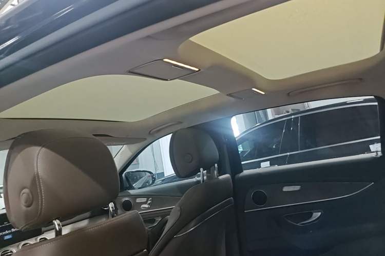 Used Mercedes-Benz E-Class New Energy 2022 Facelift E 350 e L Plug-in Hybrid Sedan Headliner