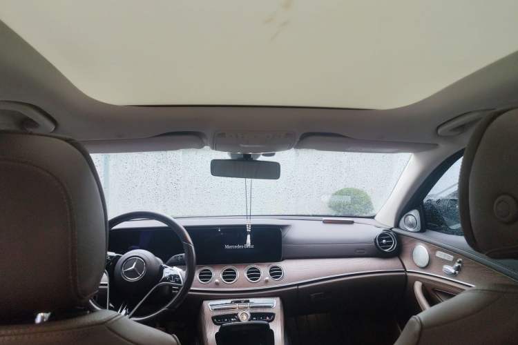 Used Mercedes-Benz E-Class New Energy 2022 Second Facelift E 350 e L Plug-in Hybrid Sports Sedan Headliner