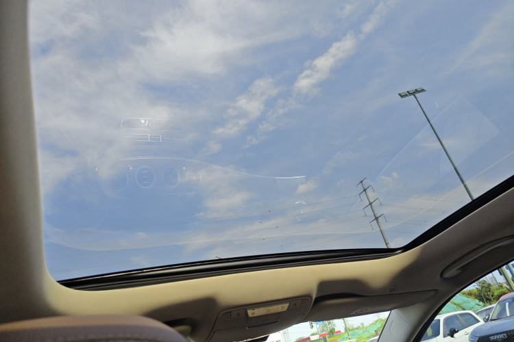 Used Mercedes-Benz E-Class New Energy 2022 Restyled E 350 e L Plug-in Hybrid Sports Sedan Headliner