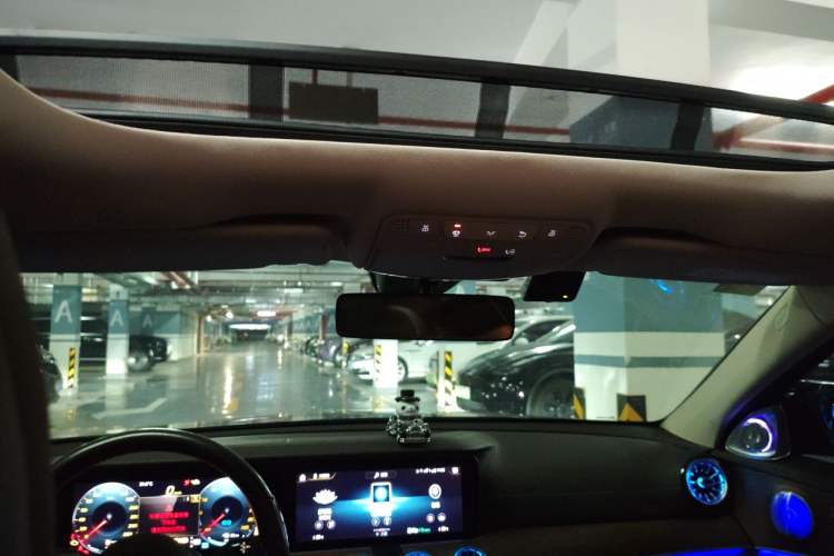 Used Mercedes-Benz E-Class New Energy 2022 Restyled E 350 e L Plug-in Hybrid Sedan Headliner